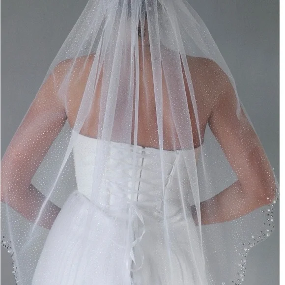 Elegant White Wedding Veil - Picture 4 of 7